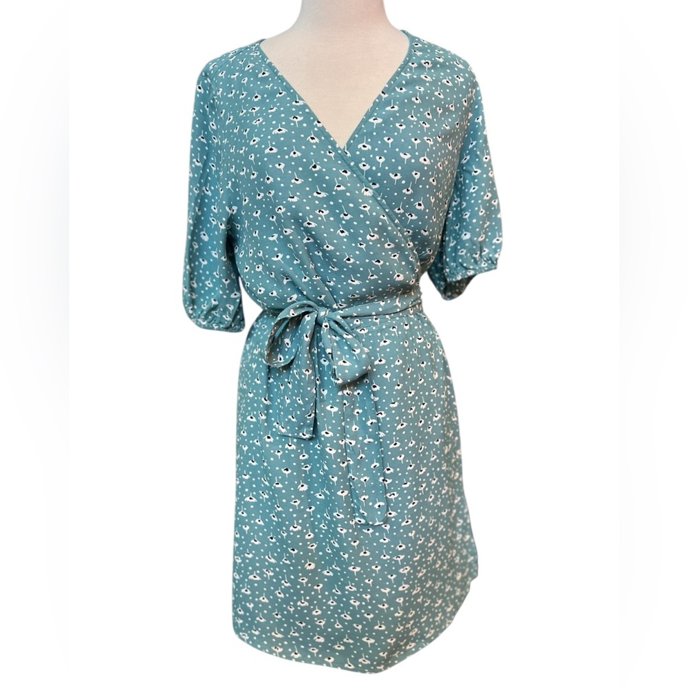 Ann Taylor Blue Floral Wrap Dress in Size 12 - Picture 2 of 5